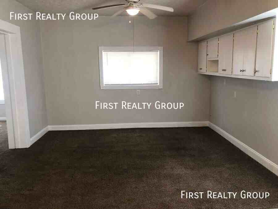 140 E Market St #A - Photo 4 of 14