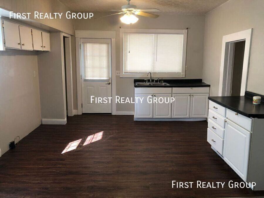 140 E Market St #A - Photo 6 of 14