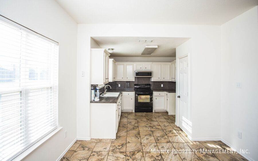 6704 9th St - Photo 6 of 38