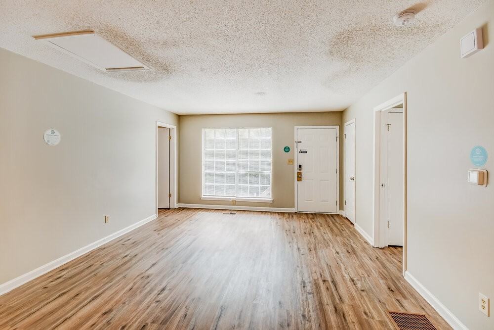 1512 Marlin Springs Rd - Photo 3 of 16