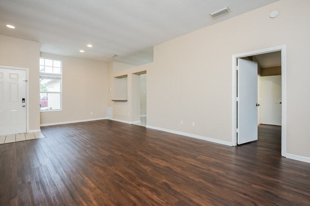 1092 Manigan Ave - Photo 6 of 16