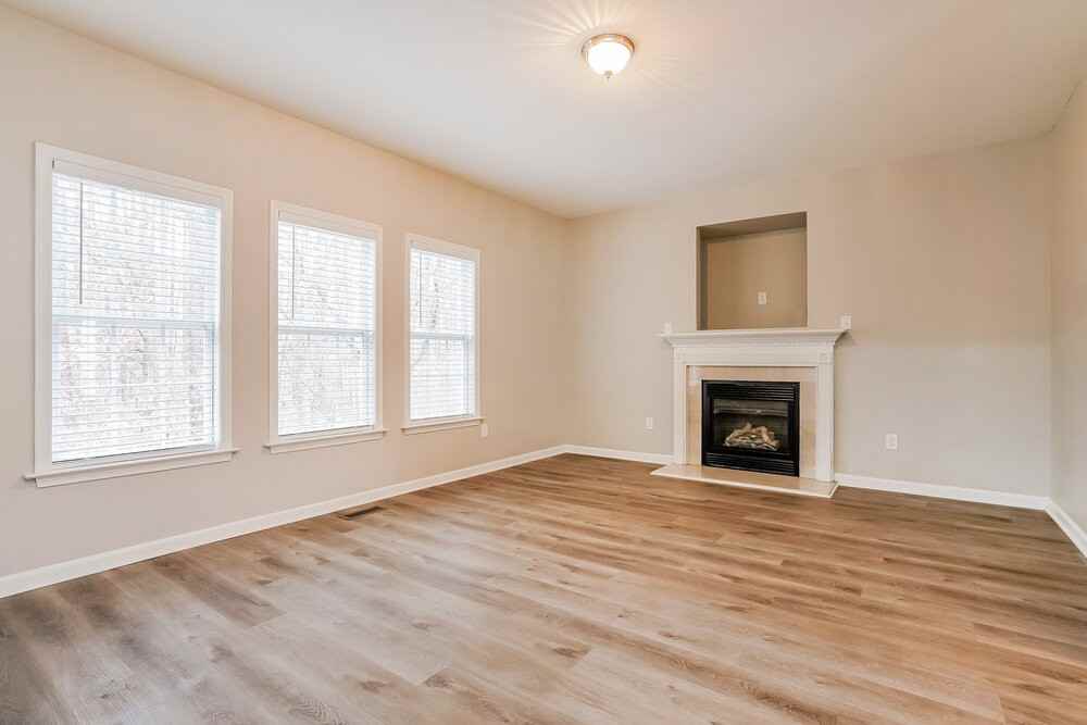 343 Victor Ct - Photo 4 of 17