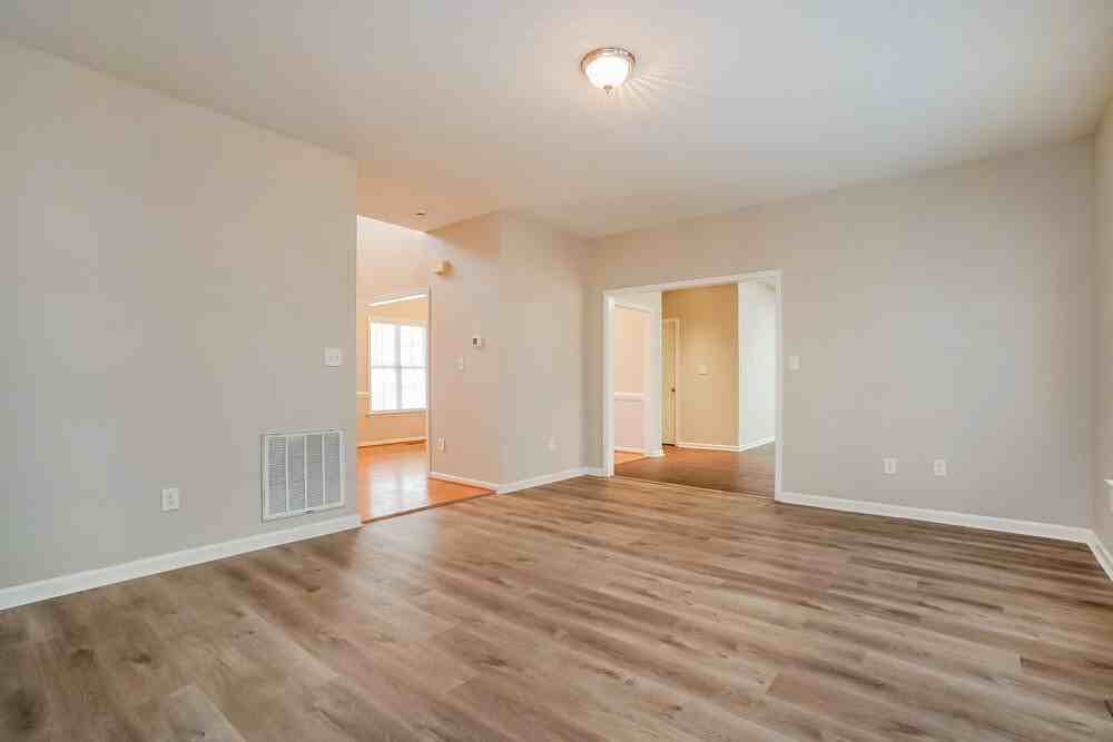 343 Victor Ct - Photo 5 of 17