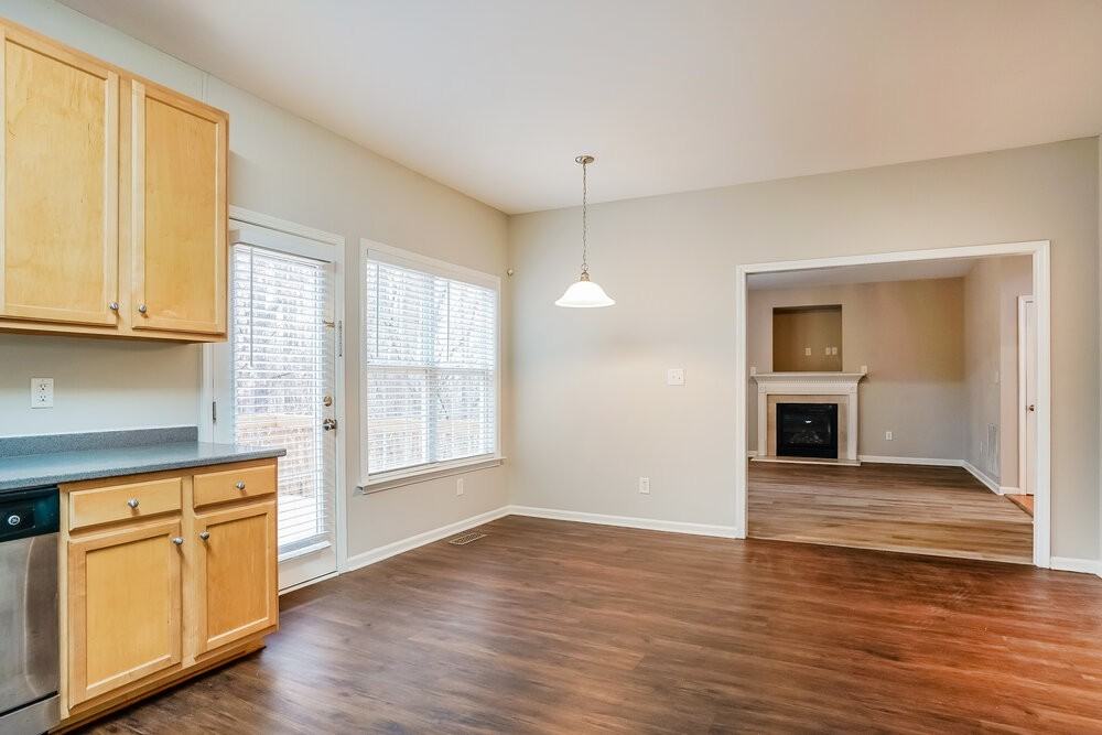 343 Victor Ct - Photo 6 of 17