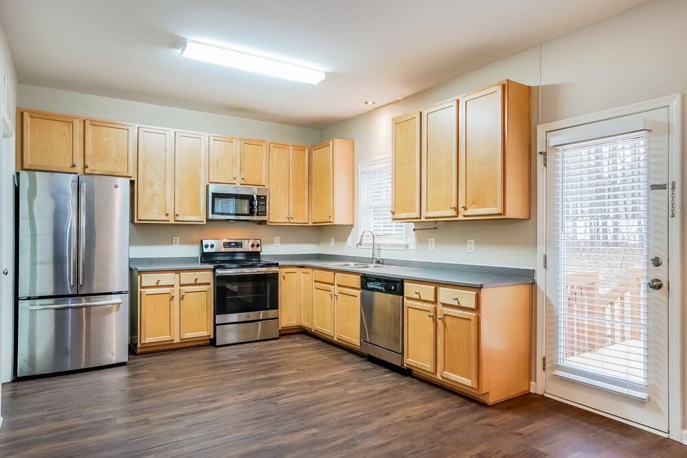 343 Victor Ct - Photo 7 of 17