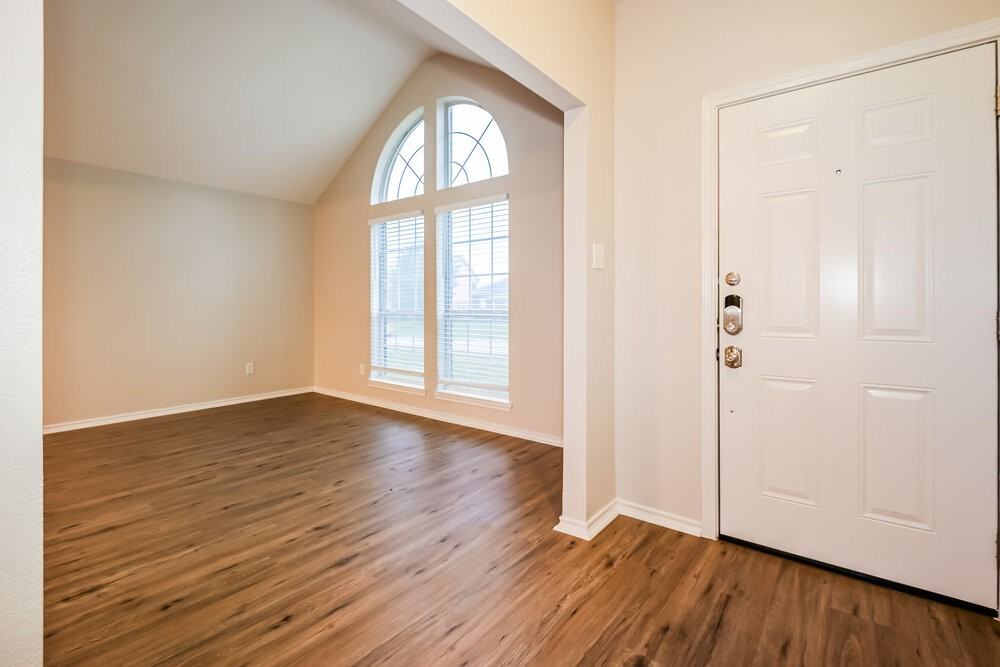 1308 Doris Dr - Photo 3 of 16