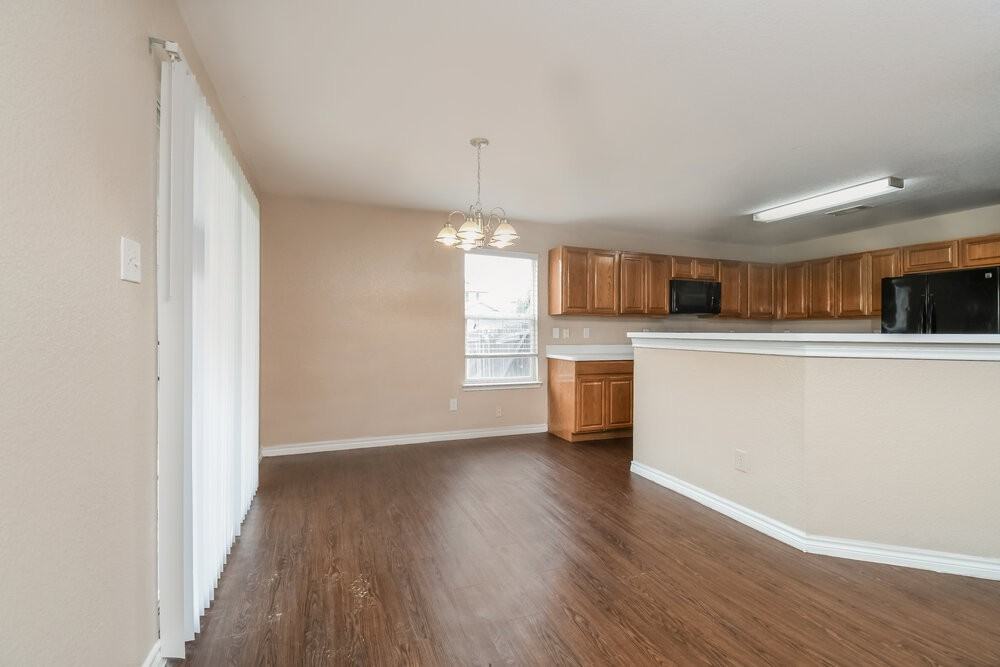 5328 Nueces Ln - Photo 7 of 17