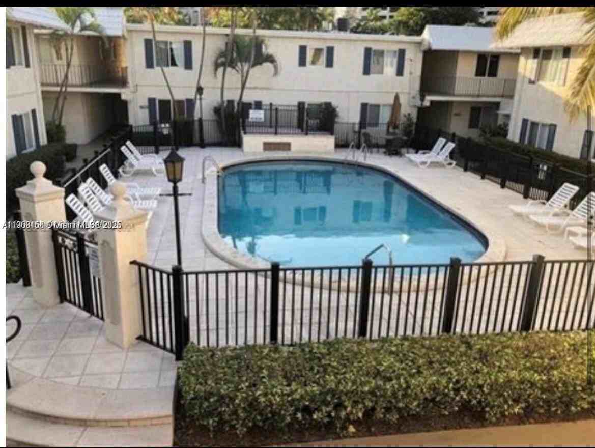 8601 Sw 68th Ct #8601-2 - Photo 5 of 7