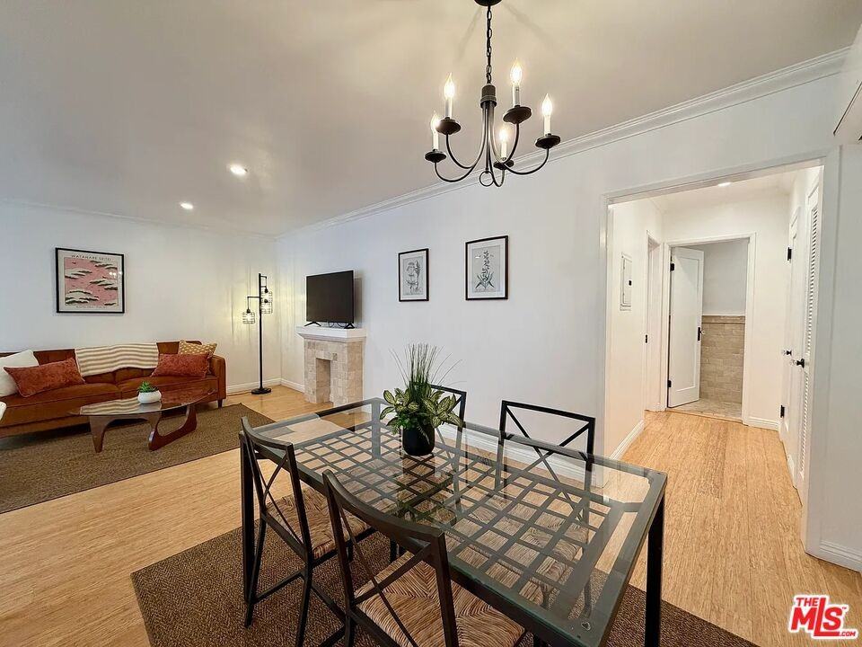 1027 20th St #1027C - Photo 4 of 24