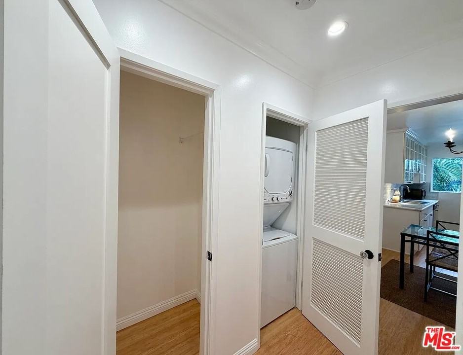 1027 20th St #1027C - Photo 6 of 24