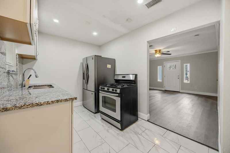 5223 Windemere St #5223 - Photo 7 of 17