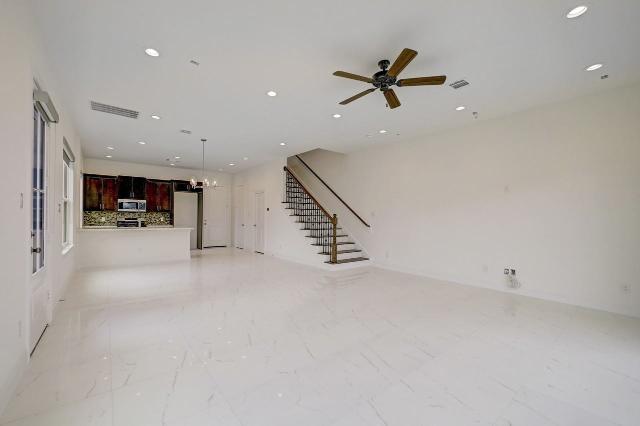 2133 Naomi St #2133A - Photo 2 of 11