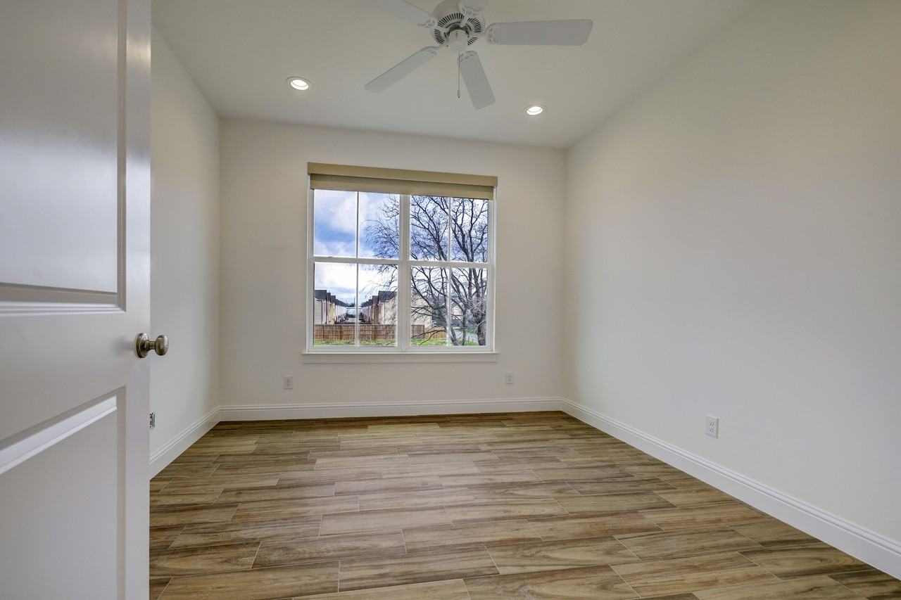 2133 Naomi St #2133A - Photo 4 of 11