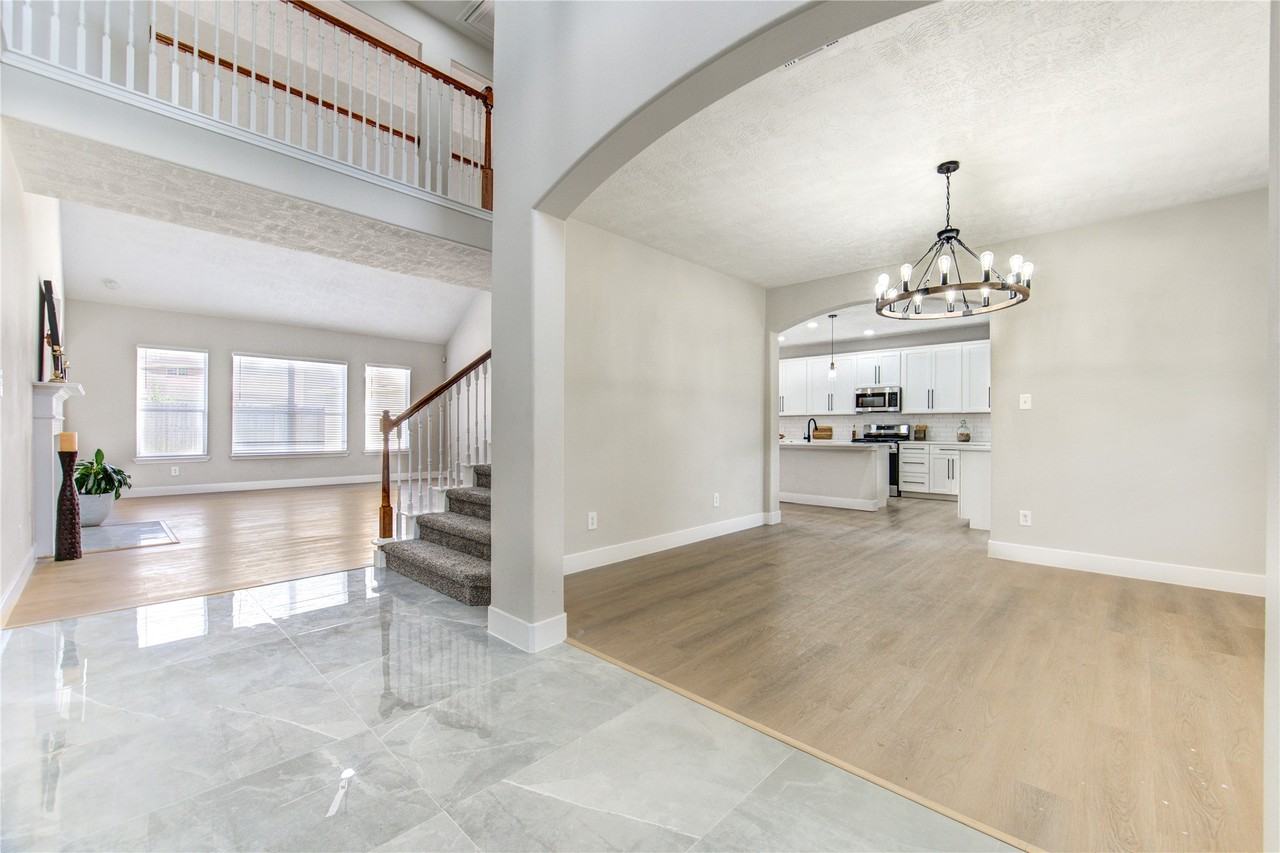 5512 Canyon Bluff Ln #5512 - Photo 3 of 43