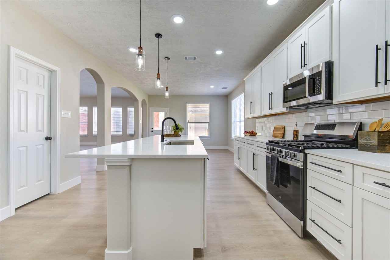 5512 Canyon Bluff Ln #5512 - Photo 5 of 43