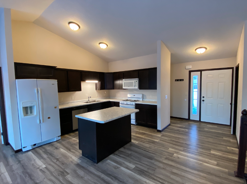 906 Taft St S - Photo 7 of 33