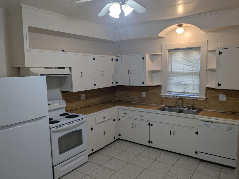 724 N Eastern Ave - Photo 5 of 13