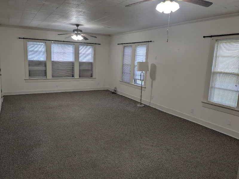 724 N Eastern Ave - Photo 6 of 13