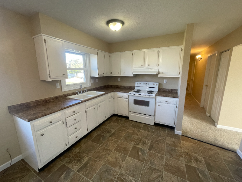 112 Eric St - Photo 4 of 13