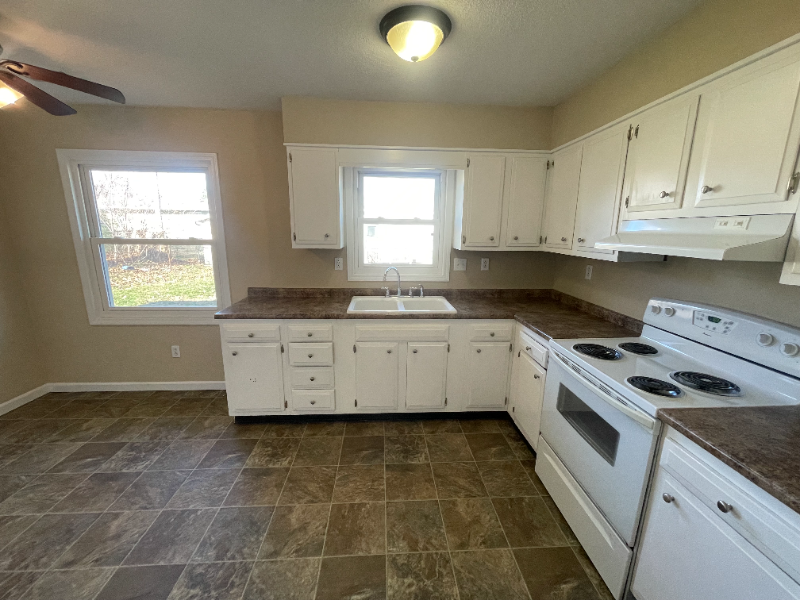 112 Eric St - Photo 5 of 13