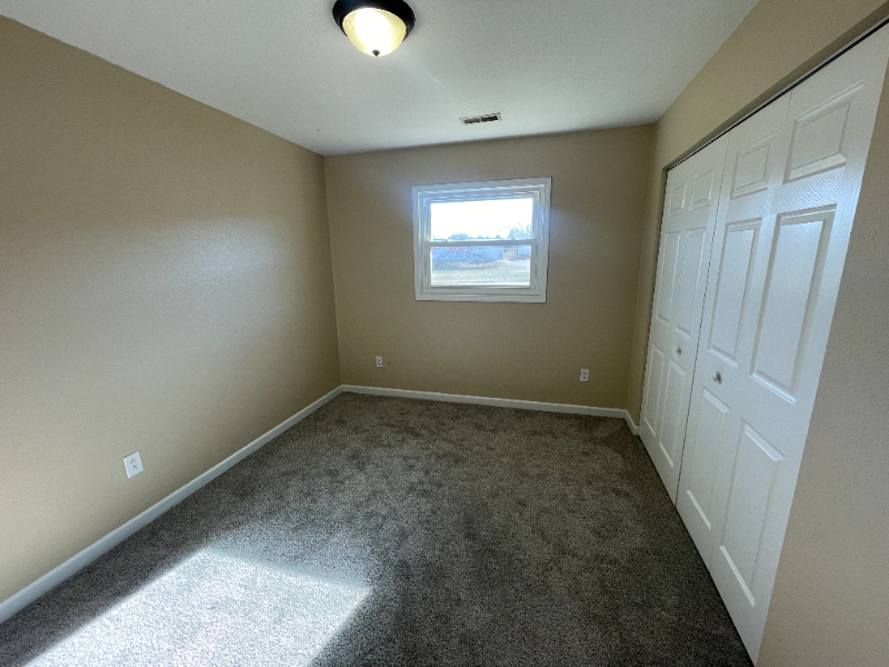 112 Eric St - Photo 6 of 13