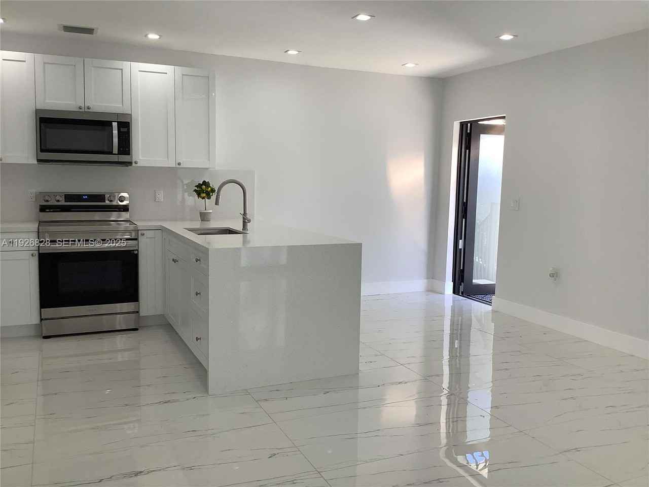 1653 Sw 17th Ter #1653FRONT - Photo 4 of 25