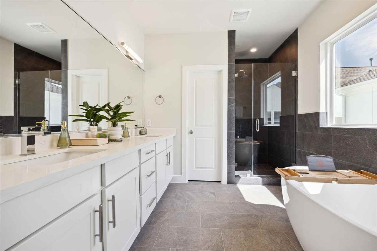 137 Eastwood St #137 - Photo 3 of 7