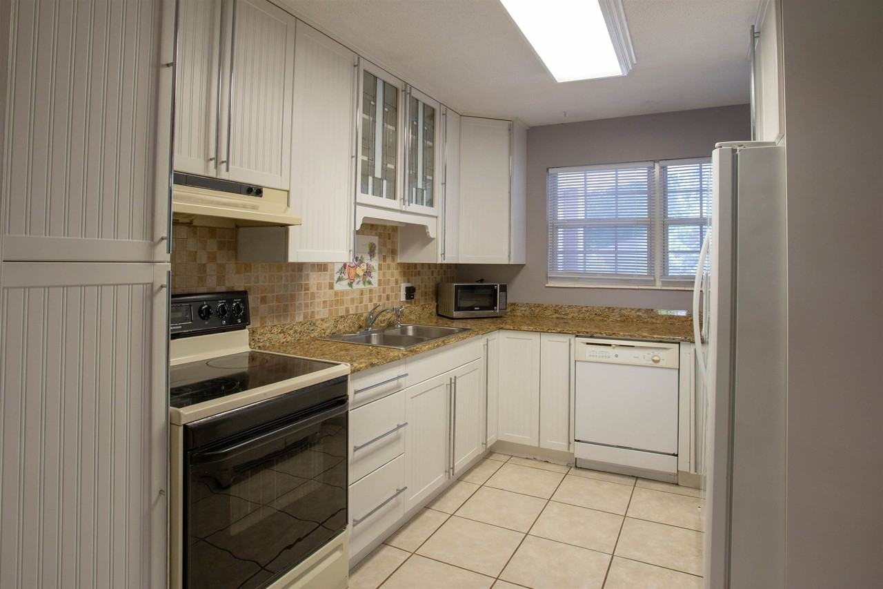 2992 Corrib Dr #2992 - Photo 7 of 30