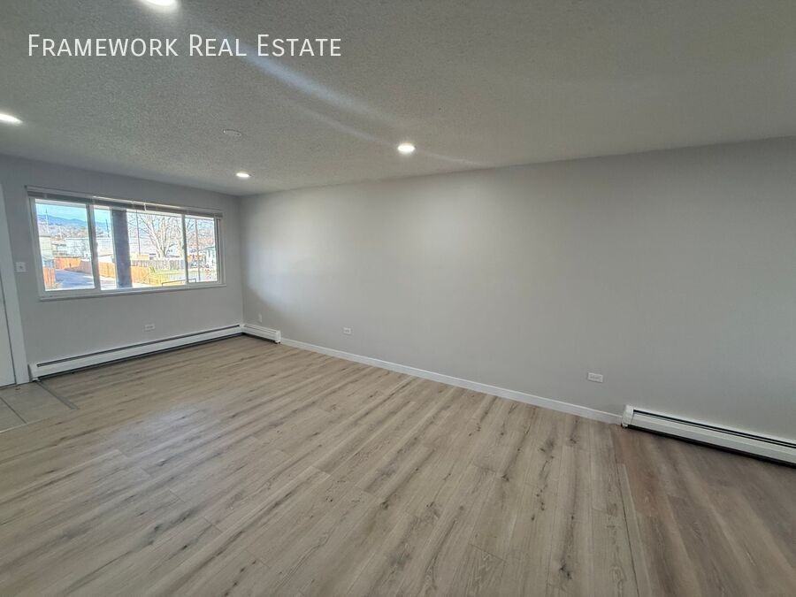 4380 Moore St #1 - Photo 4 of 18