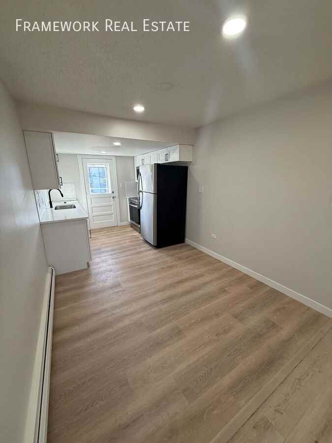 4380 Moore St #1 - Photo 5 of 18