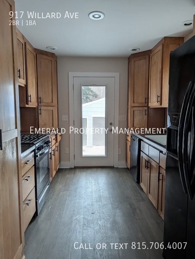 917 Willard Ave - Photo 3 of 8