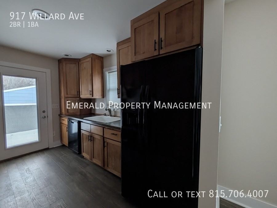 917 Willard Ave - Photo 5 of 8