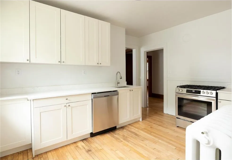 1319 Dayton Ave - Photo 4 of 17