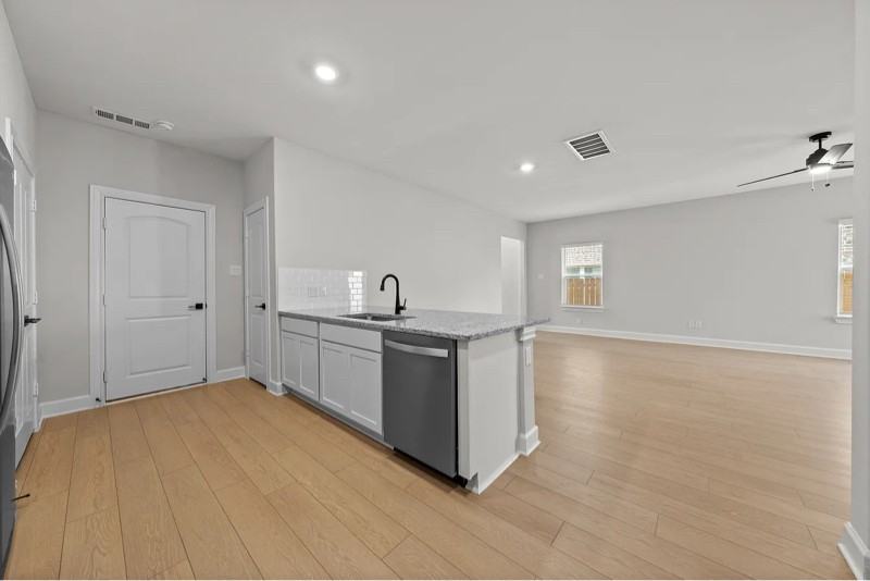 1334 Windermere Way - Photo 6 of 18