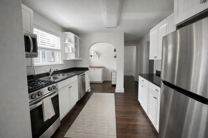 1433 N Highland Ave Ne - Photo 5 of 12