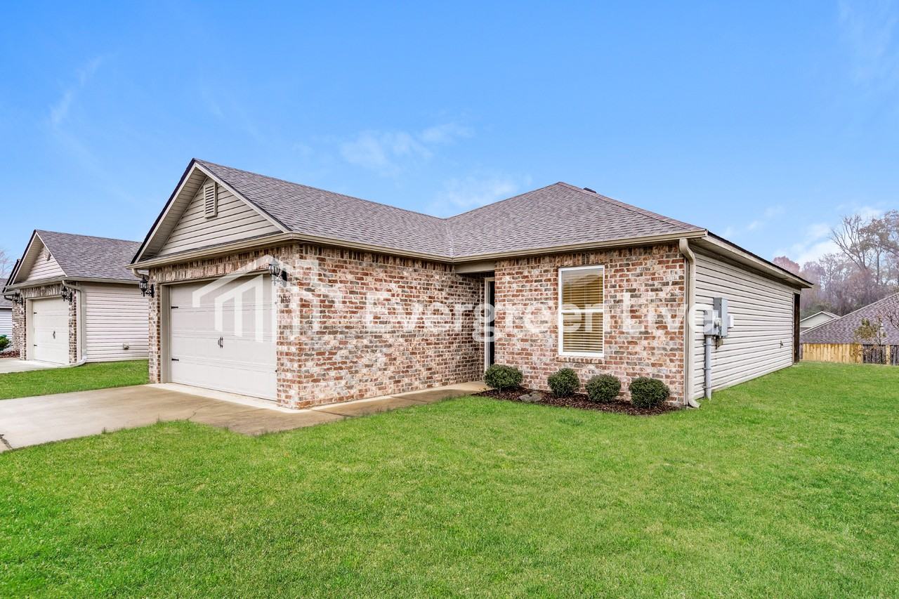 16366 Creek Dr - Photo 2 of 15