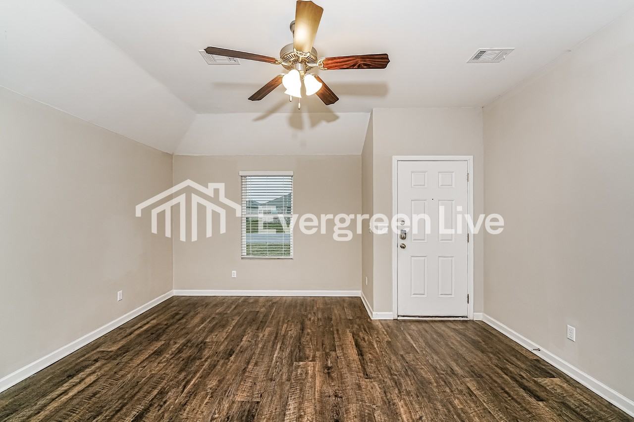 16366 Creek Dr - Photo 3 of 15