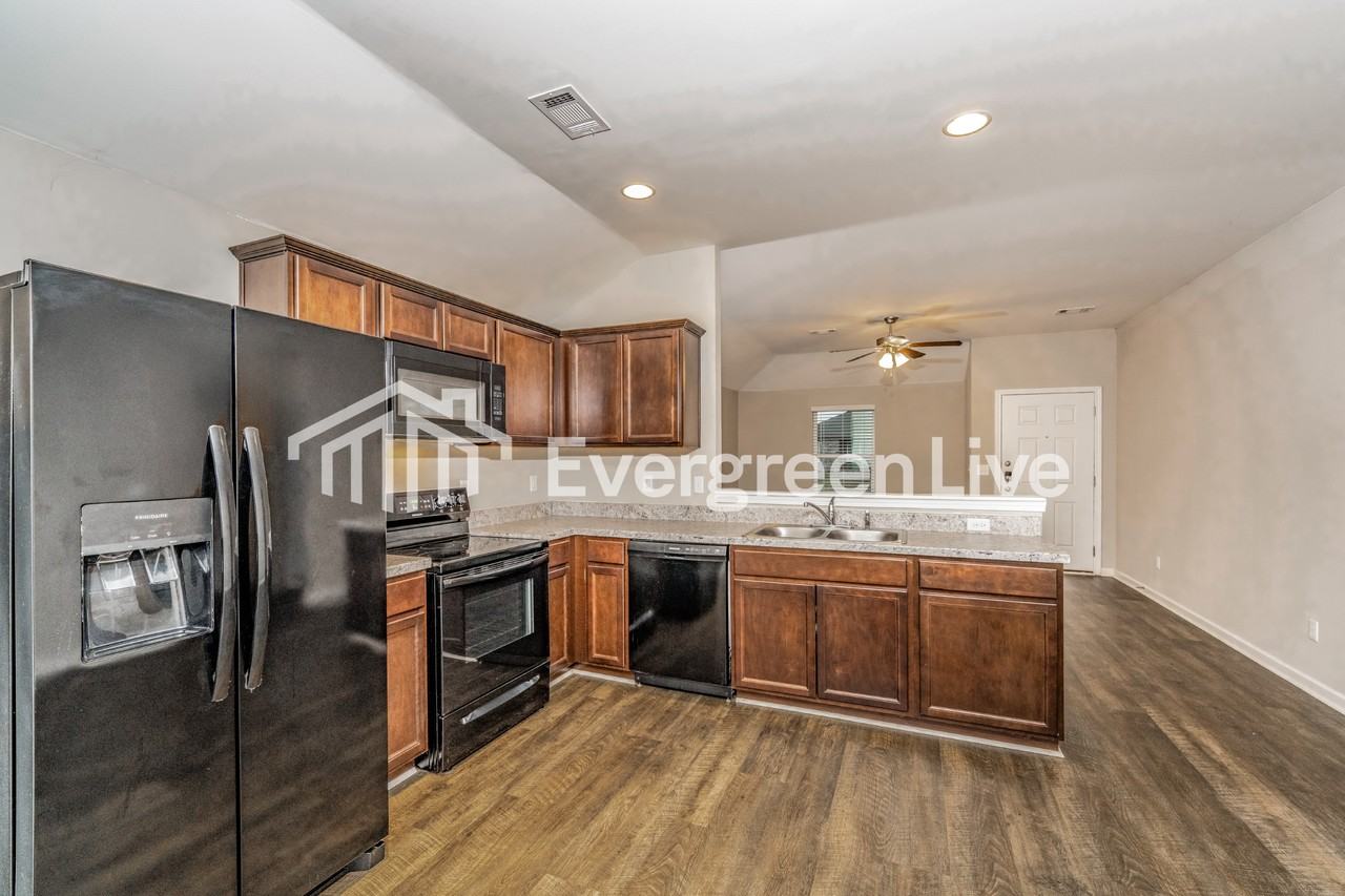 16366 Creek Dr - Photo 5 of 15