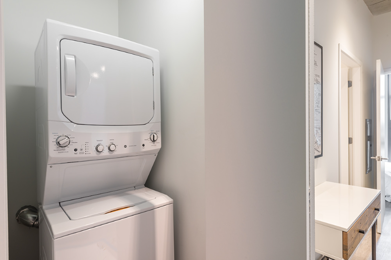 2729 W Belden Ave - Photo 5 of 9