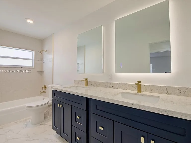 5030 Nw 41st Ct - Photo 4 of 11