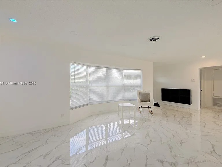 5030 Nw 41st Ct - Photo 5 of 11