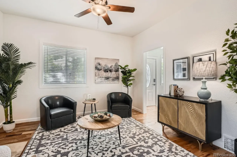 2426 S Acoma St - Photo 3 of 20