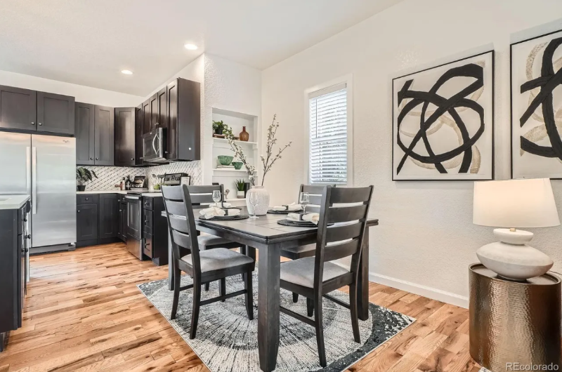 2426 S Acoma St - Photo 6 of 20