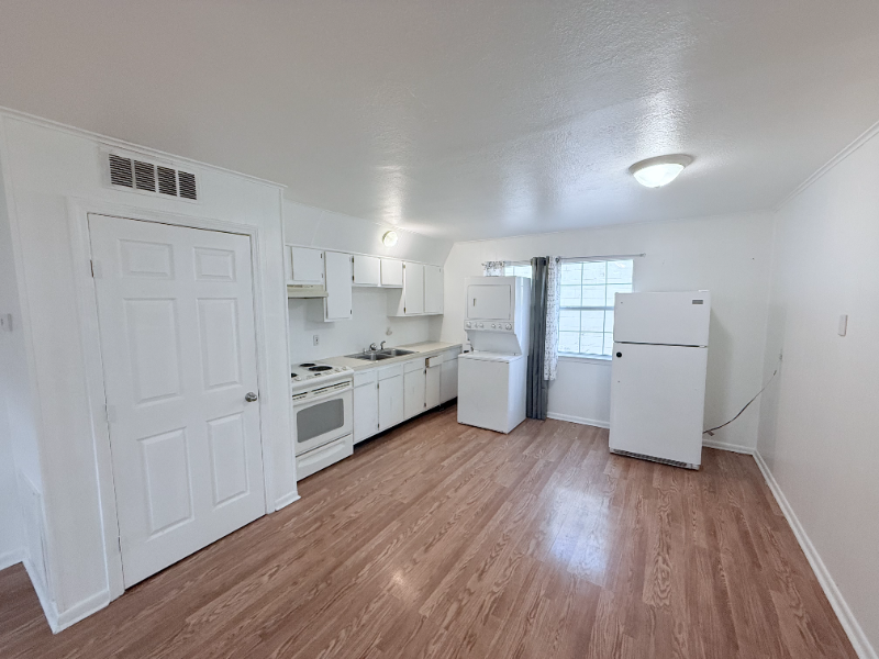 629 Papworth Ave #F - Photo 2 of 9