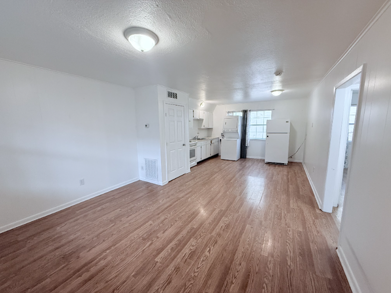 629 Papworth Ave #F - Photo 3 of 9