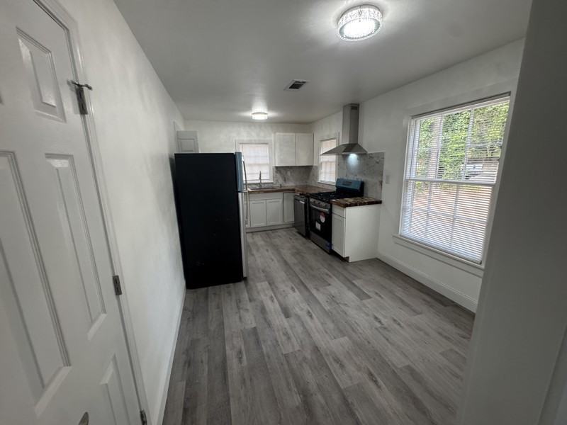 1836 Cook St - Photo 2 of 12