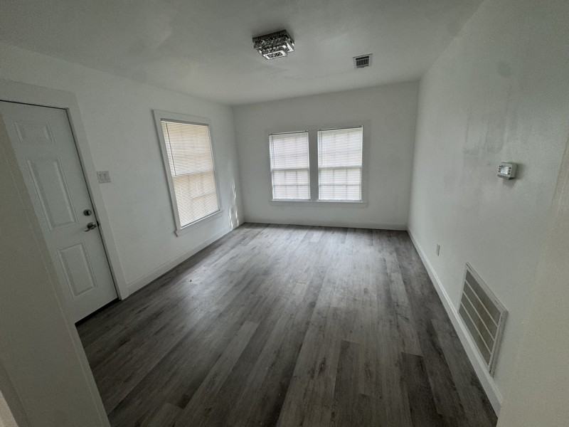 1836 Cook St - Photo 3 of 12