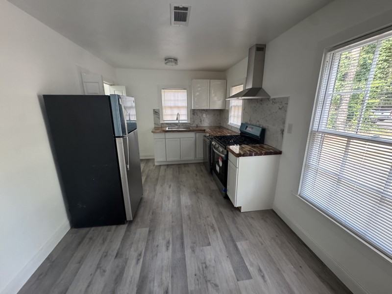 1836 Cook St - Photo 4 of 12