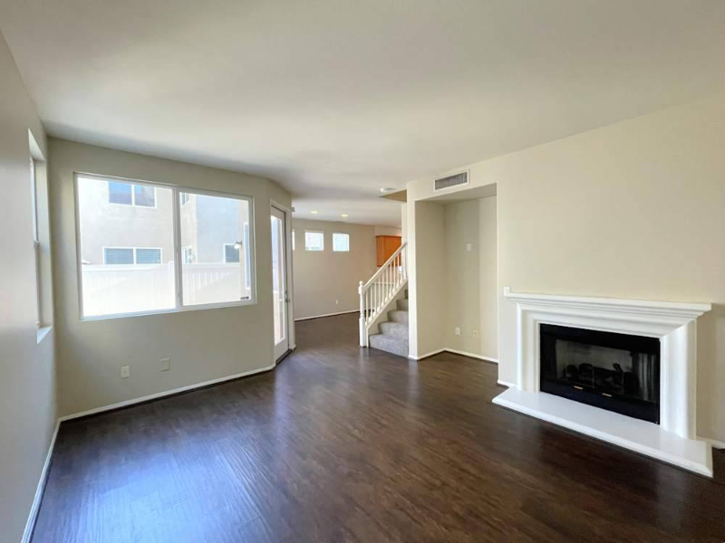 1057 Agate Ct - Photo 2 of 10