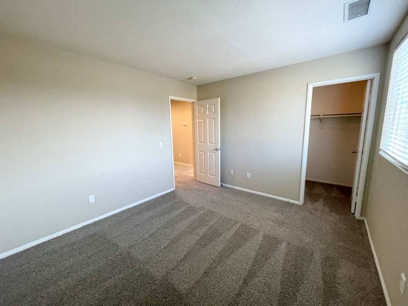 1057 Agate Ct - Photo 4 of 10